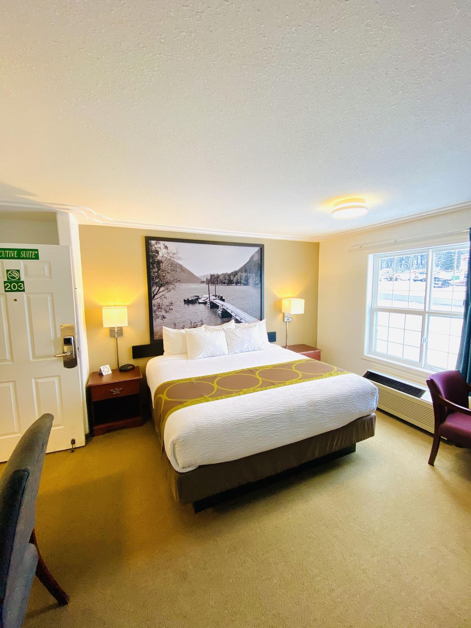 Super 8 By Wyndham 100 Mile House Hotell Exteriör bild